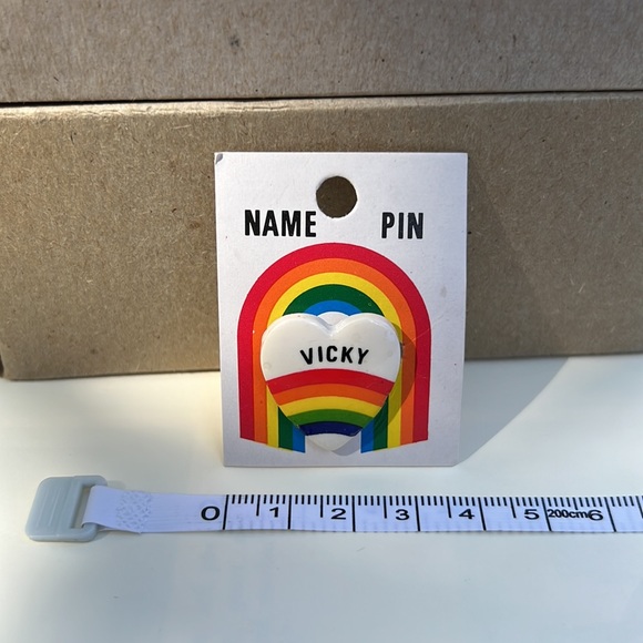 VICKY Vintage Iconic 80s Ceramic White Heart Rainbow Name Pin - Picture 3 of 5
